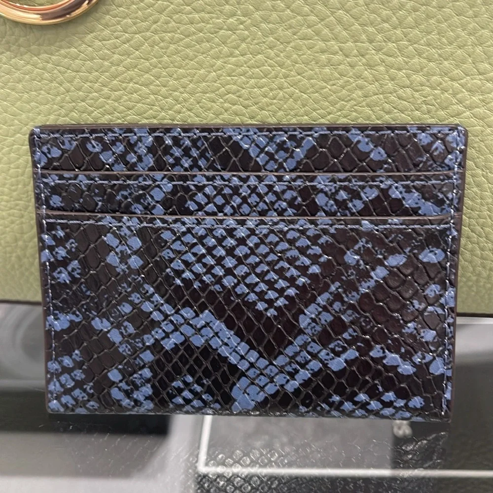 MICHAEL KORS
Reed Large Snakeskin Python Pattern Card Holder Case
Denim
NWT - Picture 11 of 16